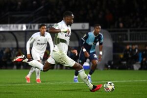 Arsenal, Chelsea edge over Barcelona