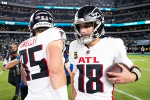 Atlanta Falcons quarterback Kirk Cousins (18) hugs tight end Ross Dwelley (85) after a victory against the Philadelphia Eagles at Lincoln Financial Field. Mandatory Credit: Bill Streicher-Imagn Images