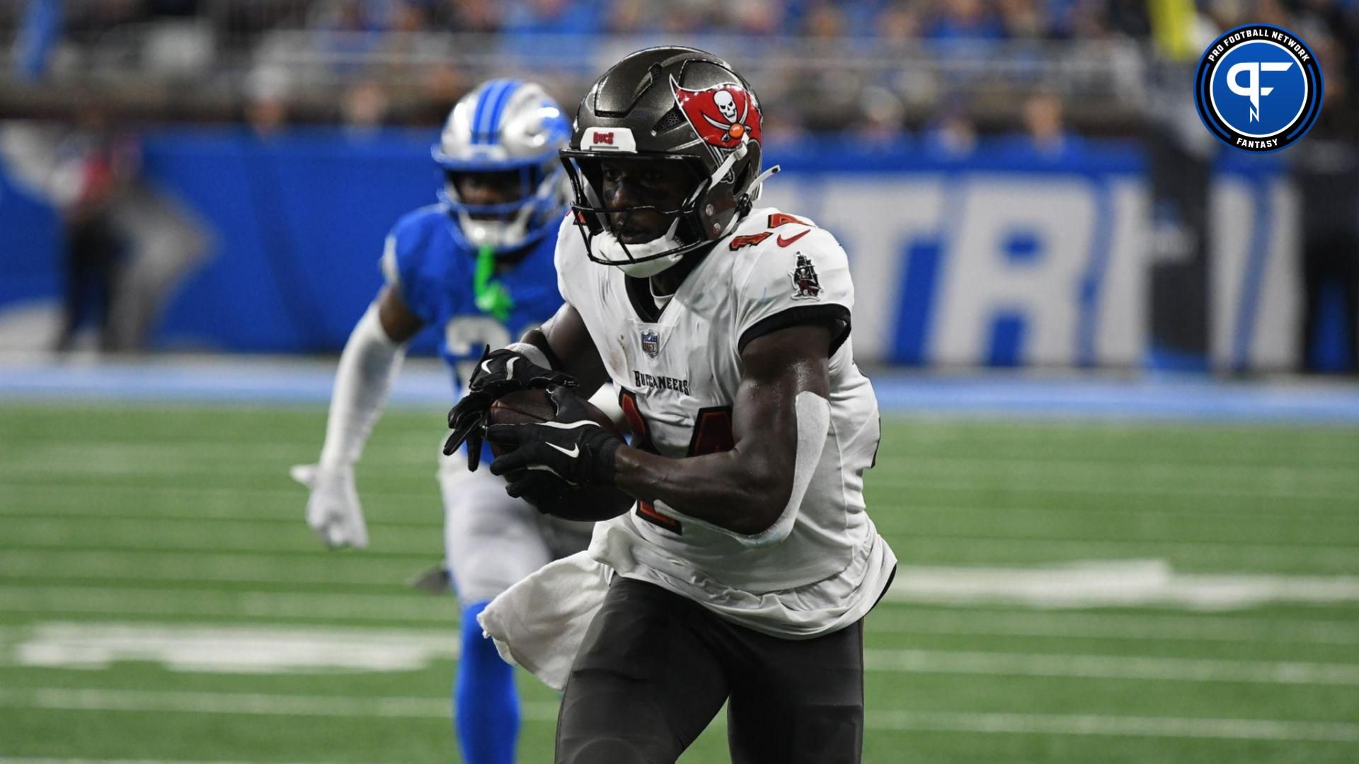 Chris Godwin and Zay Flowers are off to strong starts this season. Which wide receiver should fantasy managers start in Week 3?