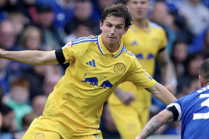 Brenden Aaronson helps Leeds United close out win over Cardiff City