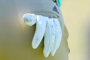 How to find the right golf glove and store it properly