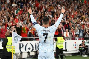 Cristiano Ronaldo Scores 900 Career Goals