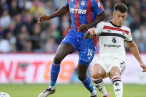 Lisandro Martinez's two-footed challenge comes in for scathing criticism from Crystal Palace manager - Man United News And Transfer News