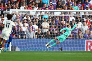 Dean Henderson named in Sofascore's team of the week after titanic effort to deny Man United - Man United News And Transfer News