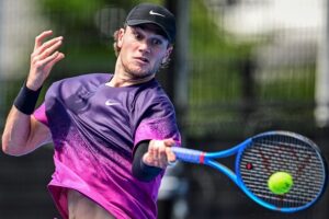 Tokyo | Draper eases into last eight