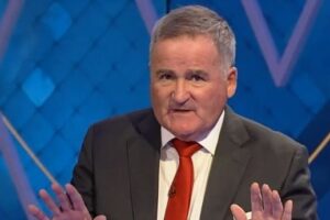 Pundit states VAR made error for 'clearly offside' goal