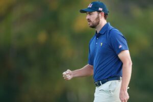 Sunday singles matches, scores, tee times