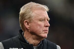 Former Manchester United coach Steve McClaren honoured before FC Twente match - Man United News And Transfer News