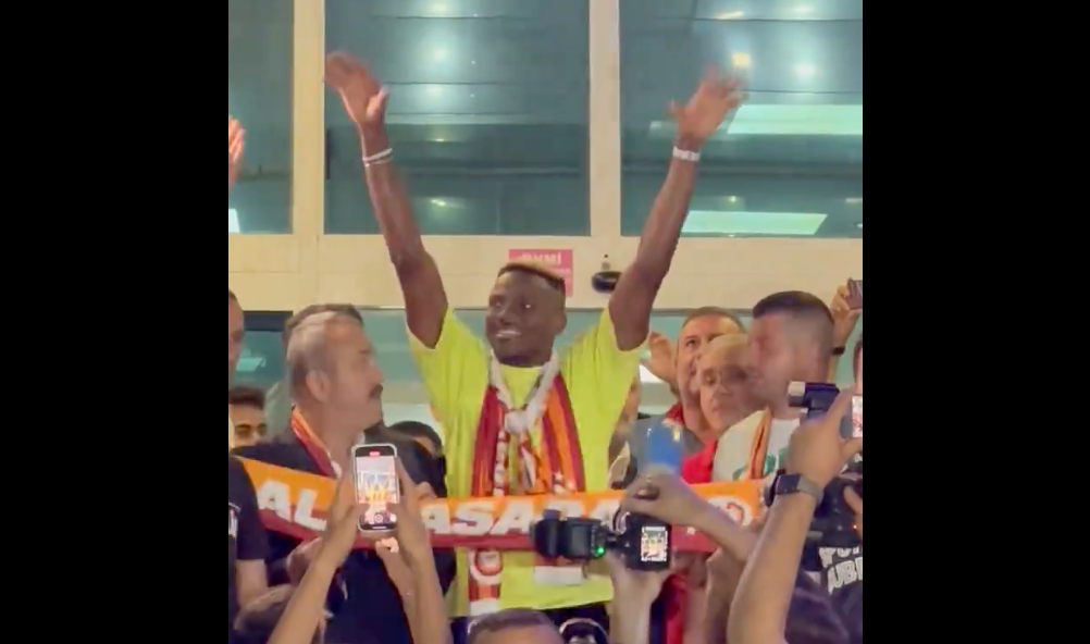 Video: Galatasaray fans welcome Victor Osimhen at 4am in crazy airport scenes