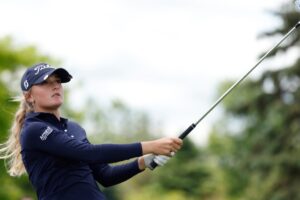 Gianna Clemente has dad as caddie at Kroger Queen City Championship