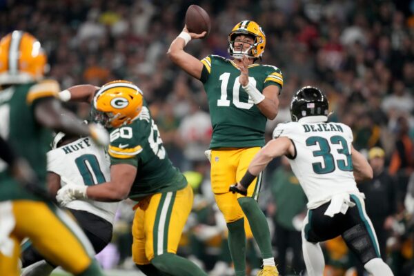 Green Bay Packers quarterback Jordan Love (10) throws during the second half against the Philadelphia Eagles at Neo Quimica Arena. Mandatory Credit: Kirby Lee-Imagn Images