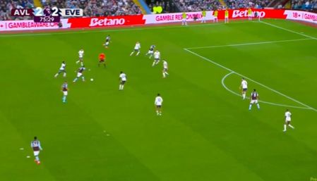 Jhon Duran has already scored one of the goals of the season
