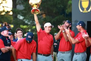 Kevin Kisner takes shirt off after Max Homa hole out at Presidents Cup