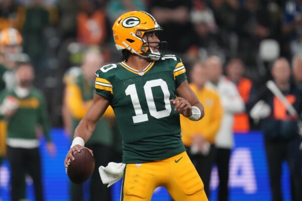Green Bay Packers quarterback Jordan Love (10) drops to throw during the second half against the Philadelphia Eagles at Neo Quimica Arena. Mandatory Credit: Kirby Lee-Imagn Images