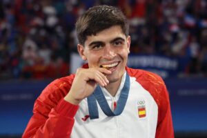 Man United touch base with Sevilla regarding Olympic champion and versatile ace Juanlu Sánchez - Man United News And Transfer News