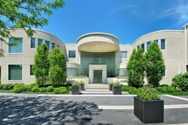 NBA Legend Michael Jordan’s Highland Park Mansion Sold for $14.855 Million Michael Jordan Sells Highland Park Mansion For $14.855M