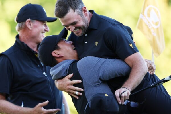 International team posts stunning comeback, Presidents Cup tied at 5-5