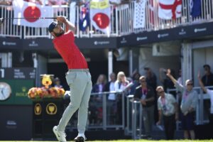 Scottie Scheffler slam dunks bunker shot at 2024 Presidents Cup