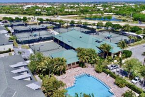 How Positive Motivational Speakers Inspire Tennis Clubs