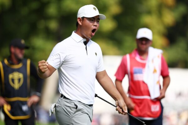 Tom Kim and Si Woo Kim share chest bump at 2024 Presidents Cup
