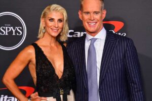 Joe Buck explains how he broke his wife’s ankle with golf shot