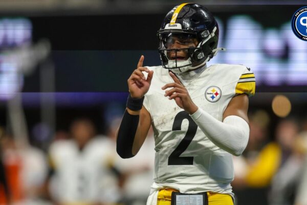 Pittsburgh Steelers quarterback Justin Fields (2) in action against the Atlanta Falcons in the third quarter at Mercedes-Benz Stadium. Mandatory Credit: Brett Davis-Imagn Images