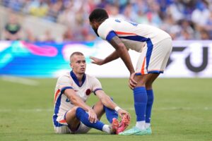 Chelsea ace's agent contacts Barcelona