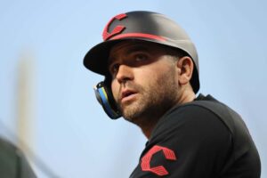 Joey Votto #19 of the Cincinnati Reds against the Pittsburgh Pirates at Great American Ball Park on September 22, 2023 in Cincinnati, Ohio.