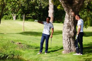 Golf rules: Amazing way to get free relief when ball stuck by a tree