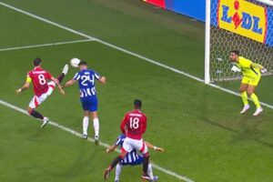 Bruno Fernandes lets Man United teammates down once again