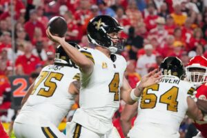 What Happened to Derek Carr? Saints QB Suffers Oblique Injury After Taking Massive Hit