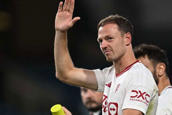 Dimitar Berbatov slams Man United stars after Jonny Evans' stand out performance at Aston Villa - Man United News And Transfer News