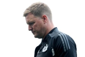 Newcastle fans unhappy with Eddie Howe decision in Brighton defeat