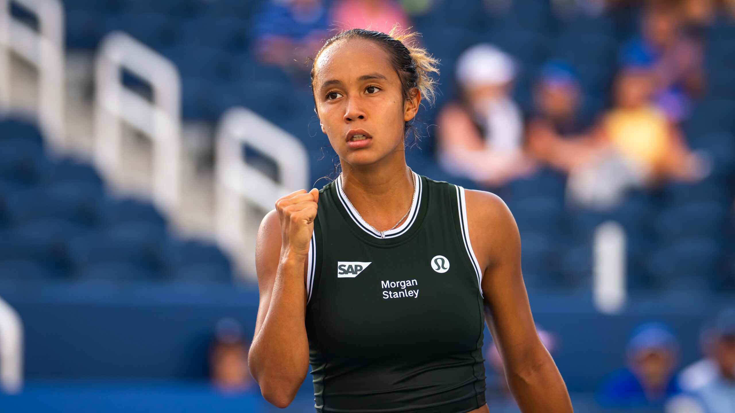 Fernandez Grinds Past Rakhimova, Sets Zheng Clash in Wuhan