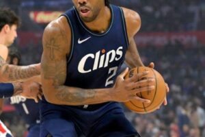 Los Angeles Clippers Kawhi Leonard Returned to Los Angeles for Treatment on Sore Knee