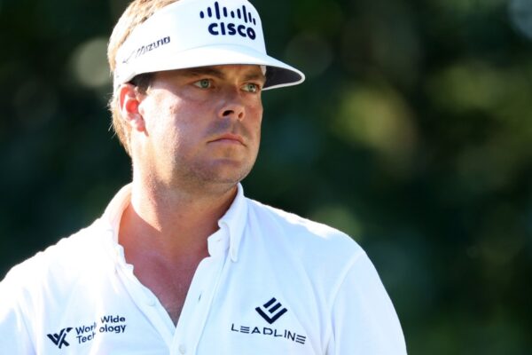 Keith Mitchell asks fan for college football scores at Sanderson Farms