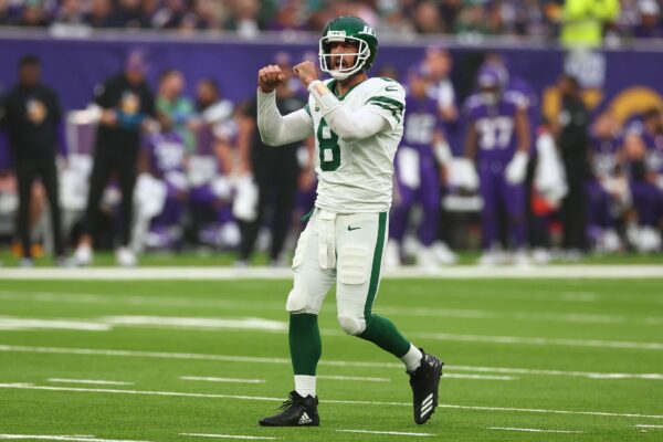 Oct 6, 2024; Tottenham, ENG; New York Jets Quarterback Aaron Rodgers (8) in the 3rd Quarter against Minnesota Vikings at Tottenham Hotspur Stadium. Mandatory Credit: Shaun Brooks-Imagn Images