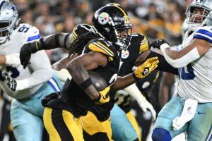 Pittsburgh Steelers running back Najee Harris (22) rushes during the third quarter against the Dallas Cowboys at Acrisure Stadium.