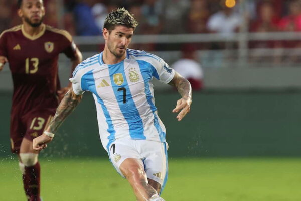 Man United targets Atletico Madrid’s Rodrigo de Paul to address midfield concerns – Latest on Manchester United’s transfer pursuits Manchester United set sights on Atletico Madrid man Rodrigo de Paul to fix midfield issues - Man United News And Transfer News