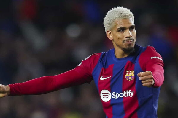 Manchester United eyeing cut-price deal for Barcelona's Ronald Araujo, whose contract ending in 2026 - Man United News And Transfer News