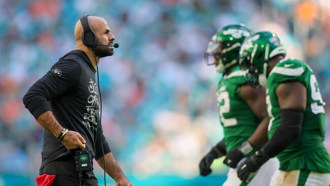 rsz robert saleh in profile jets players behind him 12 17 2023
