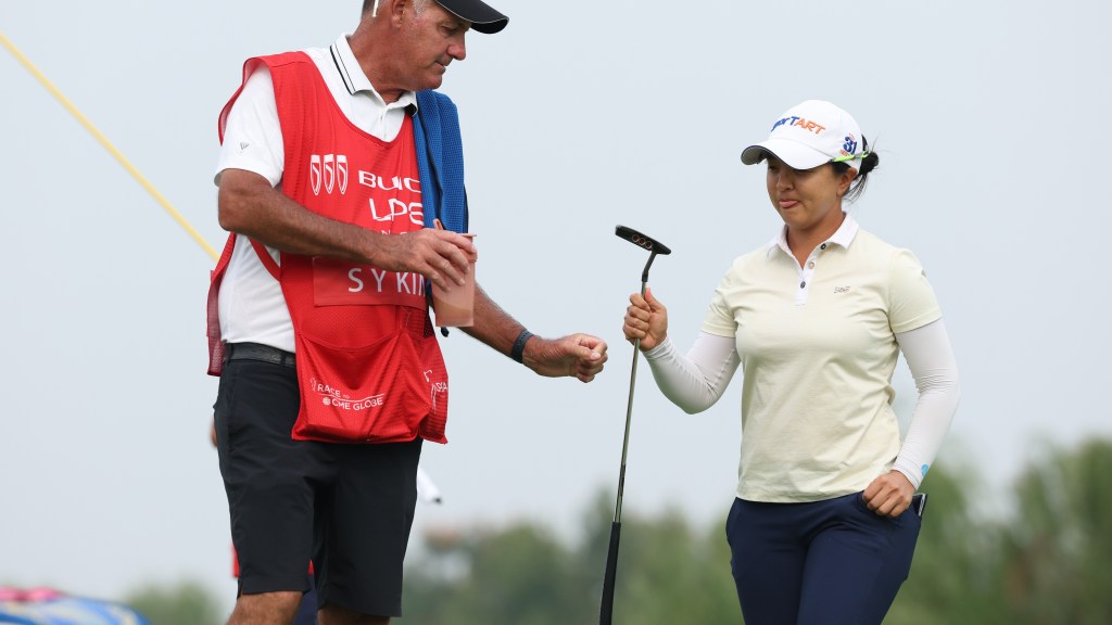 Sei Young Kim shoots 62, leads after first round