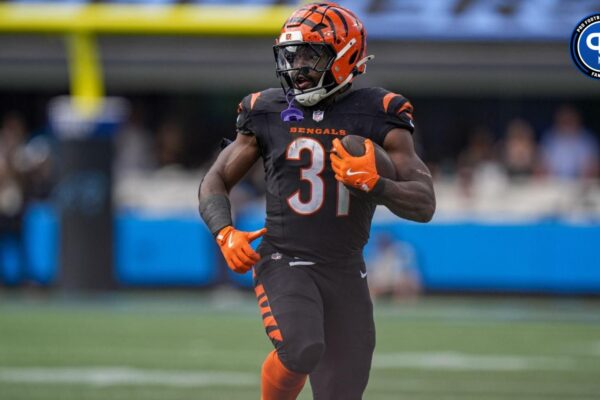 Cincinnati Bengals running back Zack Moss (31) runs with the football against the Carolina Panthers during the third quarter at Bank of America Stadium.
