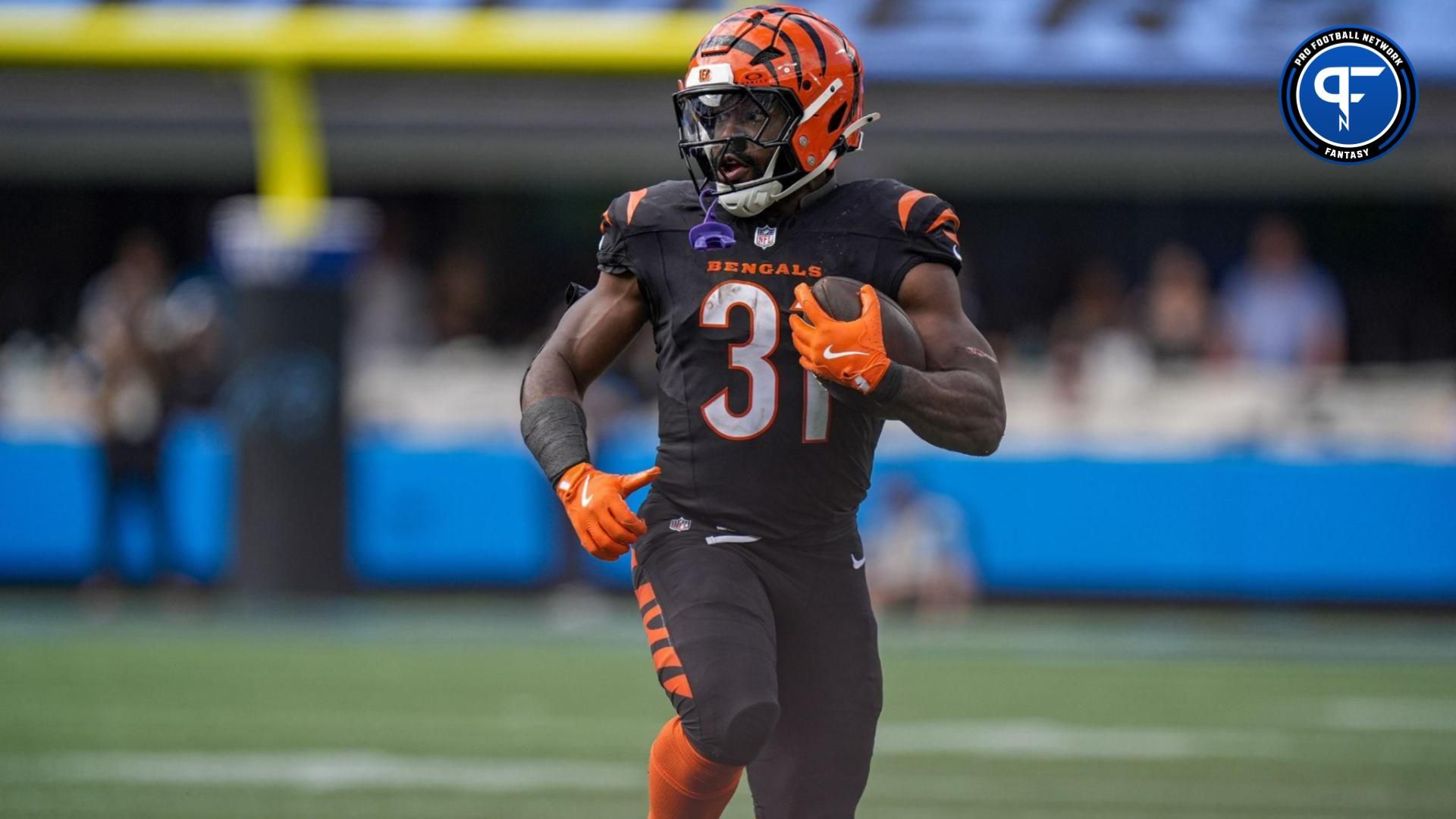 Cincinnati Bengals running back Zack Moss (31) runs with the football against the Carolina Panthers during the third quarter at Bank of America Stadium.