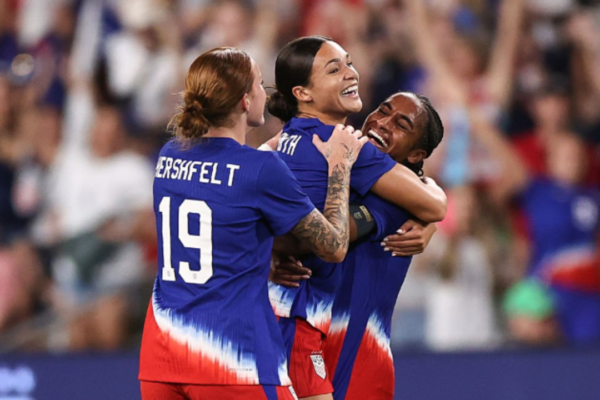 Young players shine as USWNT defeat Iceland USWNT downs Iceland behind strong play from young players
