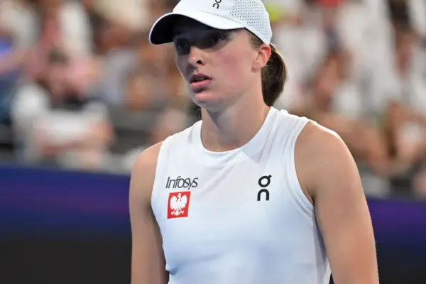VIDEO: Iga Swiatek Bypasses Coach Fissette Following Frustrating Dubai Loss INTENSE MOMENT: Swiatek's Frustration Boils Over as She Nearly Strikes Ball Boy During Indian Wells Defeat to Andreeva