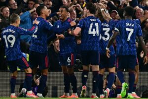 Arsenal's Solid Defense and Set-Piece Prowess Sees Off Fulham, But Goal-Scoring Woes Persistn