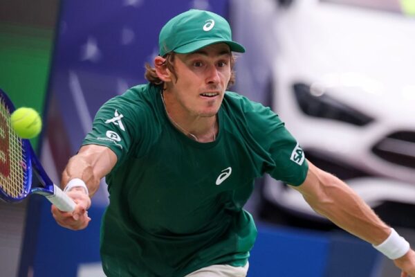 De Minaur Advances to Shanghai Quarterfinals with Milestone 50th Victory