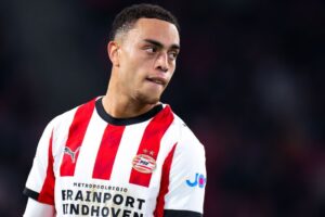 Dest's USMNT Starting Role Under Threat: Is His Position More Vulnerable Than Ever?n