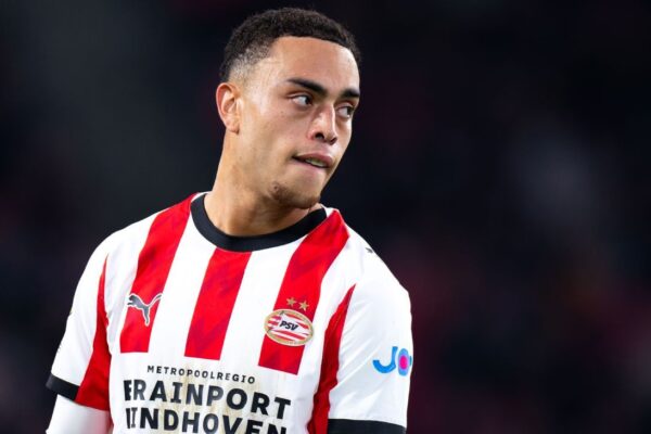 Dest's USMNT Starting Role Under Threat: Is His Position More Vulnerable Than Ever?n